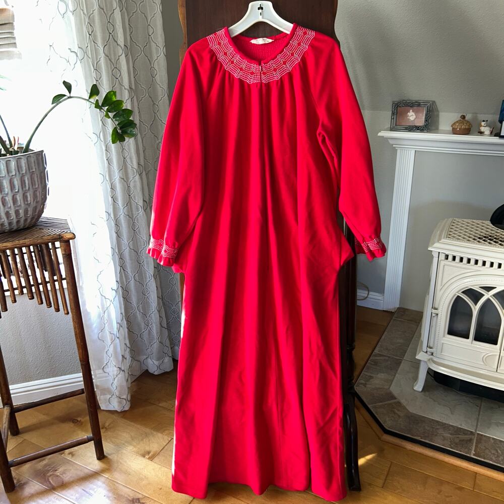 Vintage Vanity Fair Large red velour housecoat robe full-length embroidered